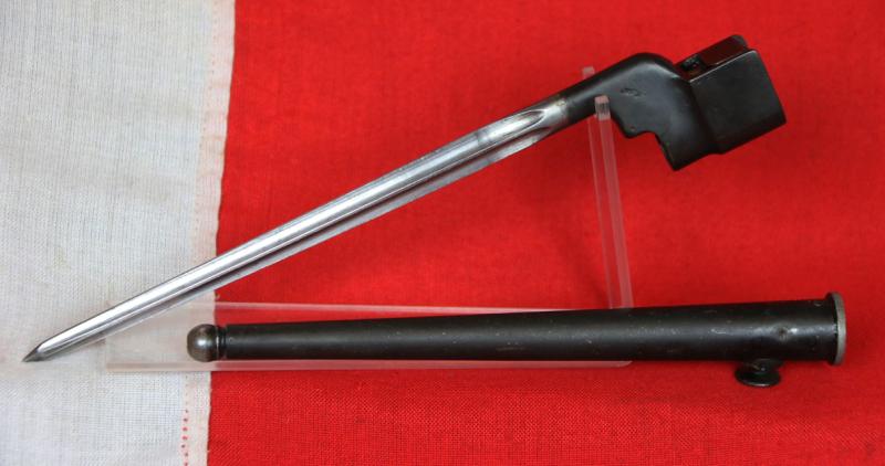 Very Rare & The Most Collectable Bayonet of WW2. A WWII British Lee Enfield No 4 MK 1 Cruciform Spike Bayonet By ‘SM’ (Singer Manufacturing Co) With MK 1 Scabbard. The Earliest, & Briefly Issued Bayonet Of The No4 Rifle in WW2