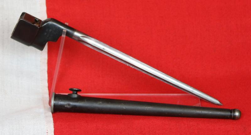 Very Rare & The Most Collectable Bayonet of WW2. A WWII British Lee Enfield No 4 MK 1 Cruciform Spike Bayonet By ‘SM’ (Singer Manufacturing Co) With MK 1 Scabbard. The Earliest, & Briefly Issued Bayonet Of The No4 Rifle in WW2