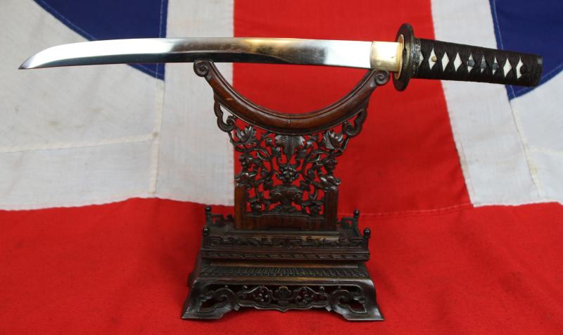 A Superb Antique, Shinto Era, Unokubi (鵜首) Zukuri Blade Tantō, Late 16th To Early 17th Century, from the Battle of Sekigahara, Shinjitai: 関ヶ原の戦い; Kyūjitai: 關ヶ原の戰い With, Signed Kaboku, 'Nakago Form' Kozuka Side Knife With Imperial Chrysanthemum Mon