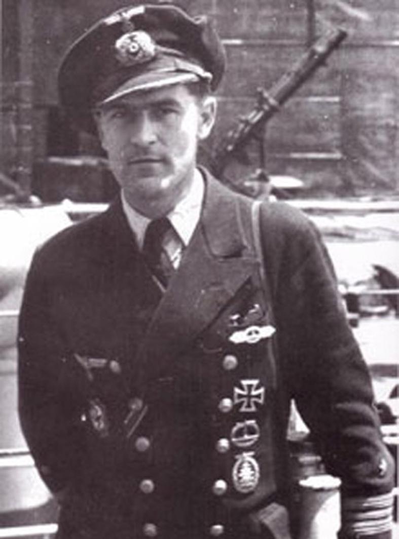 A Superb & Early Kriegsmarine High Seas Fleet Badge by Adolf Bock Ausf Schwerin, Berlin {Flottenkriegsabzeichen} From One Of Ian Fleming’s Naval Intelligence Section’s So Called ‘Red Indians’ 30 Commando Special Engineering Unit