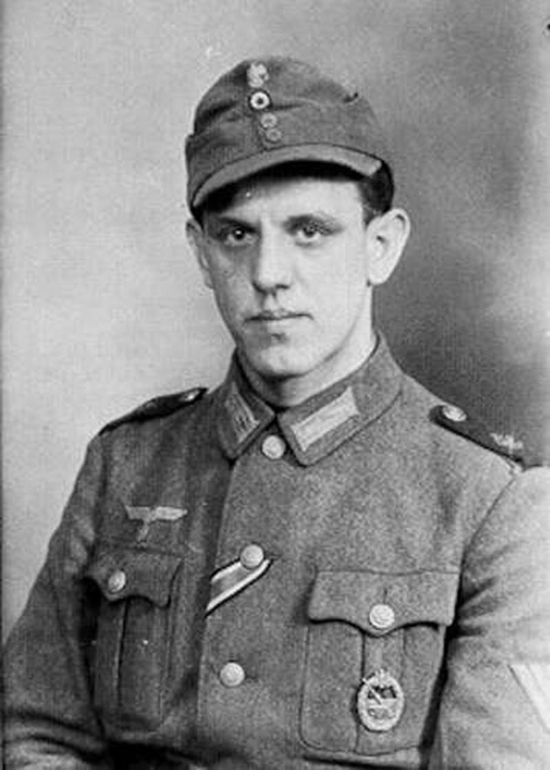 A Very Good Original, WW2, Kriegsmarine Coastal Artillery Combat Badge Kriegsabzeichen für die Marineartillerie By Friedrich Linden of Lüdenscheid. From One Of Ian Fleming’s Naval Intelligence Section’s So Called ‘Red Indians’ 30 Commando Special Engineer