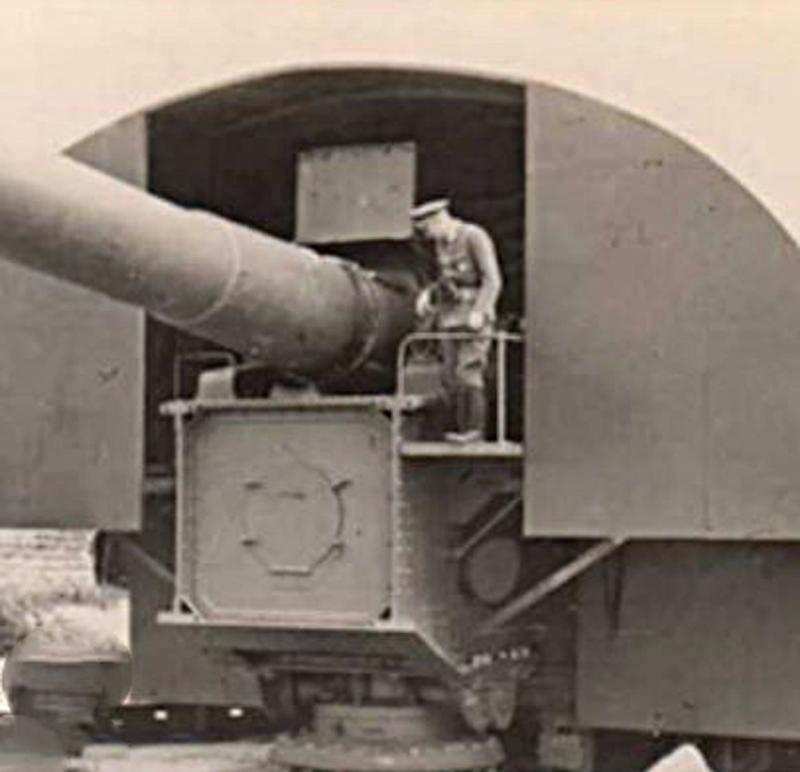 A Very Good Original, WW2, Kriegsmarine Coastal Artillery Combat Badge Kriegsabzeichen für die Marineartillerie By Friedrich Linden of Lüdenscheid. From One Of Ian Fleming’s Naval Intelligence Section’s So Called ‘Red Indians’ 30 Commando Special Engineer