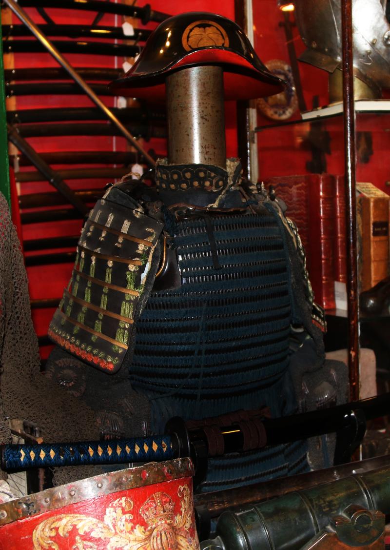 Suit Of Original Edo Period Samurai Horserider Armour, With a Bajojingasa 馬上陣笠 Kabuto, A Samurai Horse Rider Battle Helmet. With Gold Maruni Tsuta Kamon. The Maruni Tsuta (丸に蔦) Kamon, Meaning