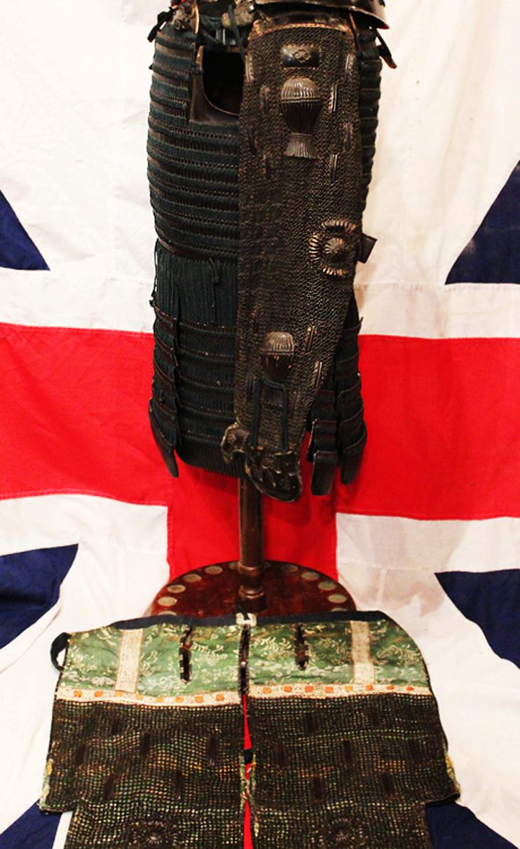 Suit Of Original Edo Period Samurai Horserider Armour, With a Bajojingasa 馬上陣笠 Kabuto, A Samurai Horse Rider Battle Helmet. With Gold Maruni Tsuta Kamon. The Maruni Tsuta (丸に蔦) Kamon, Meaning