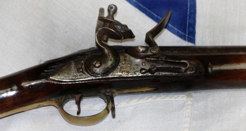 A Beauty! Scottish Regt. Issue 'Tower Of London' GR Crown 'Brown Bess' Musket of the Napoleonic Wars, Peninsular War & Waterloo With Bayonet. Scottish Regimental Markings for Renfrewshire Regt. Then Transferred To The 42nd Foot the 'Black Watch'