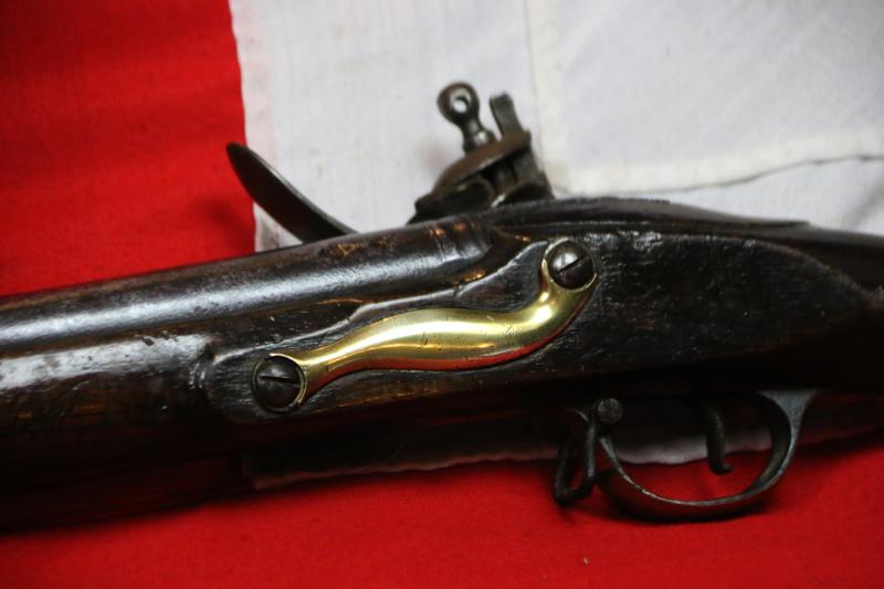 A Beauty! Scottish Regt. Issue 'Tower Of London' GR Crown 'Brown Bess' Musket of the Napoleonic Wars, Peninsular War & Waterloo With Bayonet. Scottish Regimental Markings for Renfrewshire Regt. Then Transferred To The 42nd Foot the 'Black Watch'