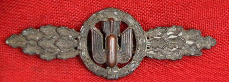 WW2 Luftwaffe Combat Bomber Clasp (Frontflugspange für Kampf- und Sturzkampfflieger in Gold)From One Of Ian Fleming’s Naval Intelligence Section’s So Called ‘Red Indians’ 30 Commando Special Engineering Unit. Collected During A Clandestine Recon Mission